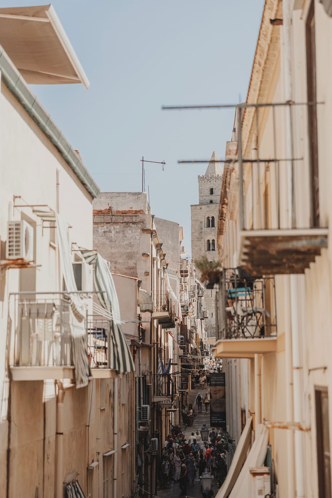 Vicolo del centro storico verso il Duomo