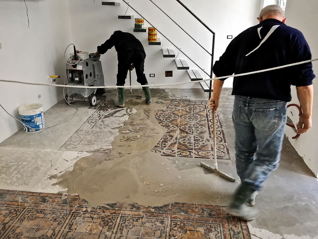 Levigatura del pavimento in cementine