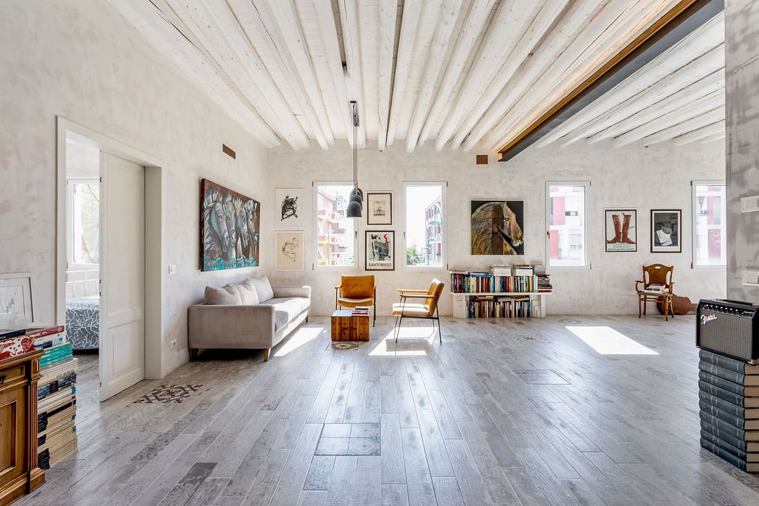 Atelier finito verso le finestre