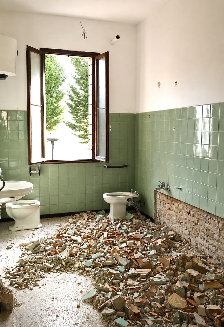 Bagno esistente durante le demolizioni